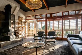 Avemore Manor House wood fired hot tub magical views and full Backup power - Stellenbosch - 0