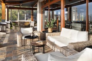 Avemore Manor House wood fired hot tub magical views and full Backup power - Stellenbosch - 2