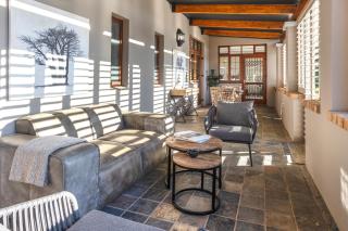 Avemore Manor House wood fired hot tub magical views and full Backup power - Stellenbosch - 4