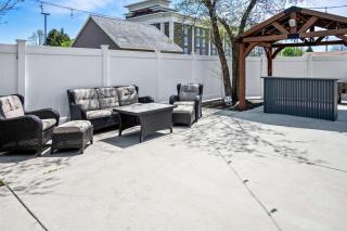 White Pine Inn & Suites - Holland - 3