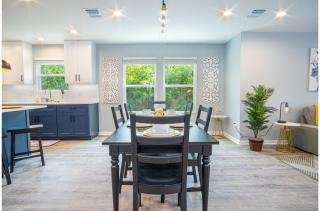 Comfortable 4BR2.5BA Family Home Near Riverwalk - San Antonio - 1