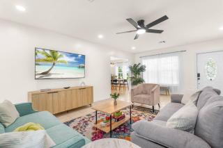 Modern renovated beach oasis home with private pool - 8