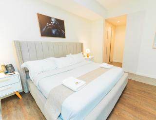 Capital M by BednBeyond Executive Serviced Apartment with Pool - 3