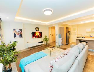 Capital M by BednBeyond Executive Serviced Apartment with Pool - 0
