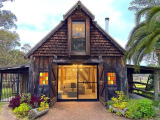 Cozy Barn, Farm stay, Watagans views, Rustic charm - Quorrobolong - 0