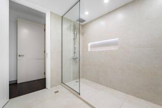 2BR in DIFC Walk to Ritz, Gate Ave, Metro Pool, Gym, Parking - Dubai - 8