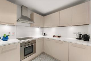 Luxury 2BR DIFC Full Kitchen, Pool, Gym Near Restaurants - Dubai - 5