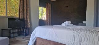 Comfort Inn Guest House - 9