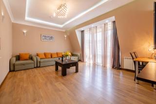 Spacious apartment in the city center II - Tbilisi - 8