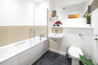 Chinese Suite - Sleeps/8 + Free Parking + Games + Netflix- Coffee Machine 家庭 - Birmingham - 6