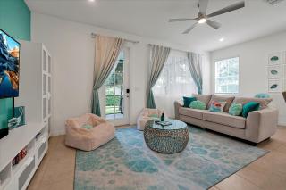 Modern 3-Bed Townhouse with Game Room & Hot Tub - Davenport - 3