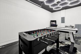 Modern 3-Bed Townhouse with Game Room & Hot Tub - Davenport - 7