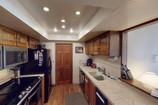 South Penthouse Pool-Spa Ski-in out Gym, Sauna, Laundry, BBQ - Brian Head - 1