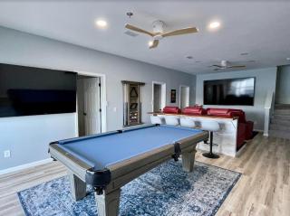 Lake Ozark's Lakefront Oasis with Fireplace, Game Room, Theater & More! - Osage Beach - 0