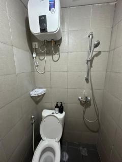 Vittorio Apartment Wiyung 1BR sby wifi smtv by ASH - 5