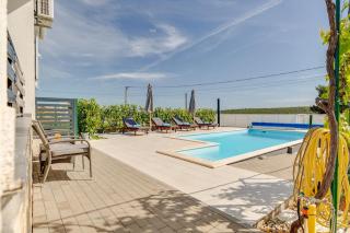Holiday home with heated pool - Podvršlje - 4