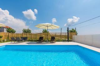 Holiday home with heated pool - Podvršlje - 2