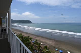 Beachfront Digital Nomad Haven in Vibrant Central Jacó - Jacó - 0