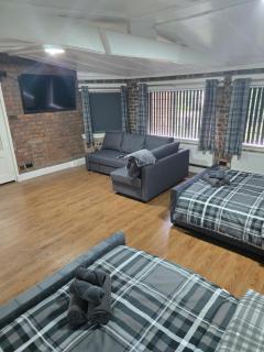 Rainsough Cottage Guest House - Sleeps upto 8 with ensuite - Free Parking & WiFi - 6