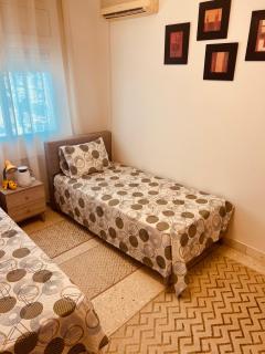 Ennasr, Apt très bien équipé, central et paisible - 5