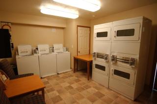Royal Queen Suite Pool-Spa Ski-in out Gym, Sauna, Laundry, BBQ - Brian Head - 4