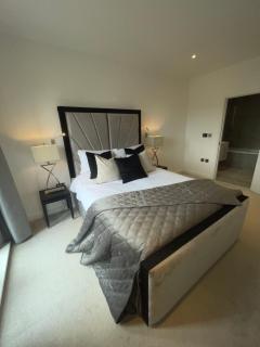 Superior Large Suite Luxury Living City Apartment, 2 Kingsize Bedrooms Business Suite - Free WiFi - Saint Albans - 8