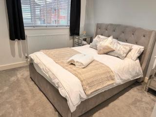 Luxury Modern Spacious House - 3