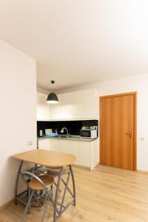 Lily's 2 Bedroom Apartment - Tirana - 9