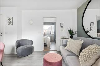 Reykjavík Center, King bed, 65" TV with Netflix - 1