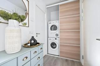 Reykjavík Center, King bed, 65" TV with Netflix - Reykjavik - 7