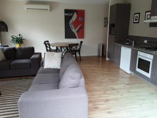 Adelphi Apartment 2- Poolside or Apartment 2A- King Studio - Echuca - 1