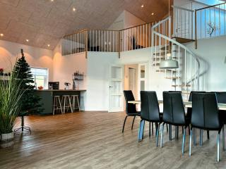 Modern Vacation Home With Hot Tub - - 9
