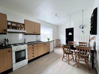 Bask In Ocean Views At Bakkastova - Tvøroyri - 1