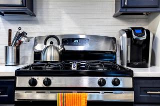 Stylish 2BR stunner in unbeatable location - Chicago - 1