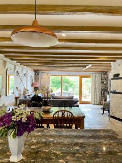 Stunning house, fenced garden, and outdoor dining! - 9