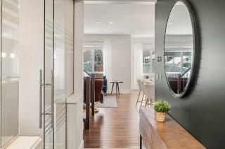 Luxurious Entire House with Cental AC, Double Car Garage Parking, Upgraded Appliances, King Size Bed, Two Living Rooms & More - 1
