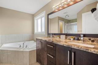 Large Detached Near Anthony Henday in Albany with 2 Living Rooms, Netflix, Office Space, AC, Perfect for Families, Sleeps 13 - 3