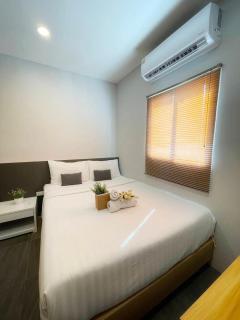 De Lux Bangkok Hotel - 8