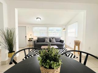 Modern Miami Family Cottage Beach 15 min - 9