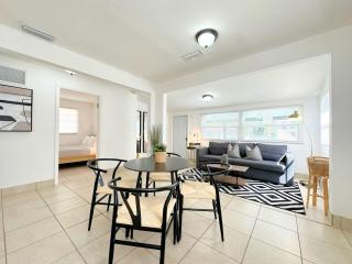Modern Miami Family Cottage Beach 15 min - 1