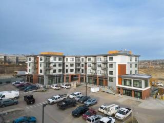 Top Rated Luxury Stay with Free Banff Access, BBQ, Netflix, Patio Dining, Sleeps 4 - Calgary - 4