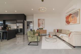 Zenith Escapes Your Quintessential 4BR Haven - Christchurch - 2