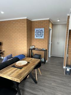 Lbarza Brand New Central 1BR Self Contained Apartment - 6