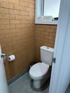 Lbarza Brand New Central 1BR Self Contained Apartment - 7