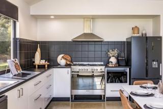 Bluegum Hideaway - luxury accom, air-con throughout, 2 kitchen & living areas - Yallingup - 5