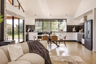 Bluegum Hideaway - luxury accom, air-con throughout, 2 kitchen & living areas - Yallingup - 7