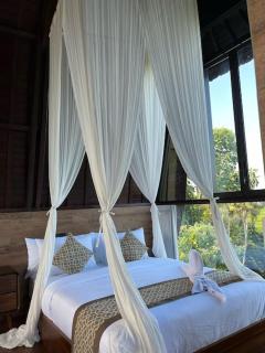 Tori Klumpu, 3 BR artistic villa, dual views near Ubud - Badung - 9