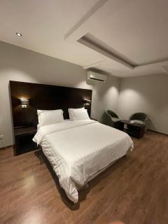 ثري ستار للشقق الفندقية -التعاون - 9