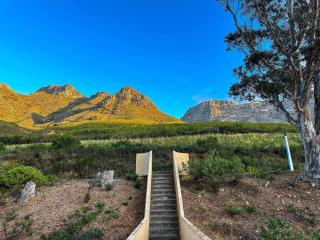 Table Mountain Retreat, Hike, Sea and City Views - 6