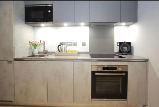 One-bedroom manitri apartment - Luton - 0
